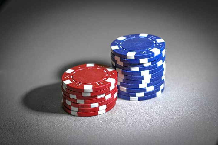how to play poker with chips