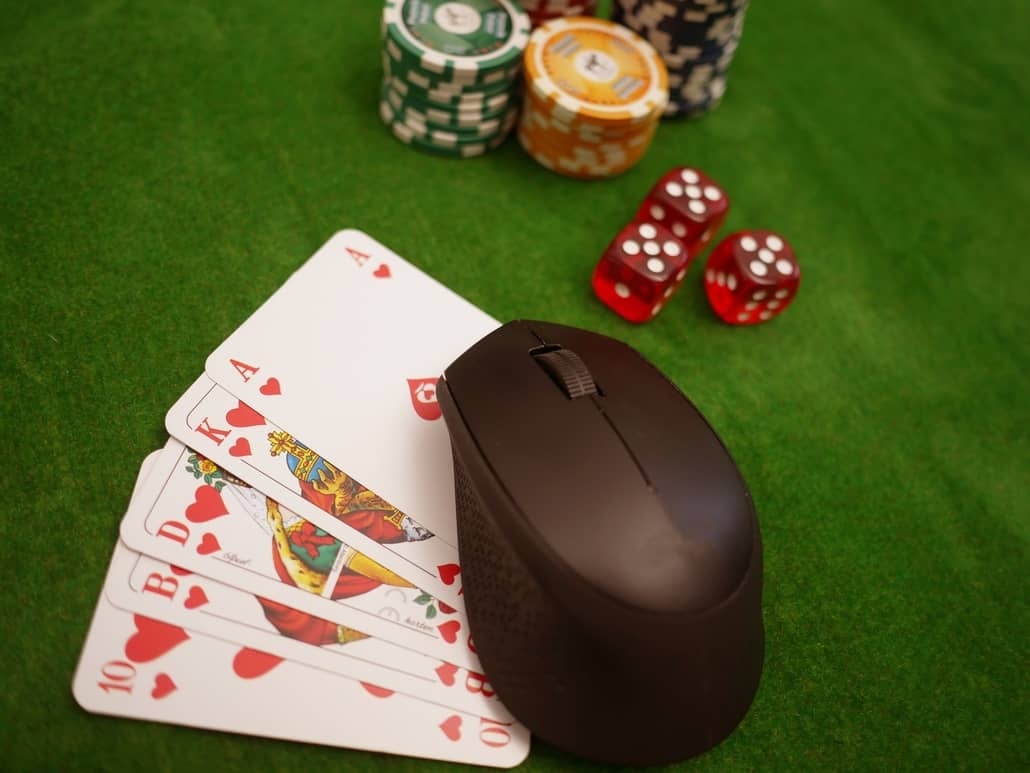 Live Dealer Games: How To Have Some Fun While Staying At Home?