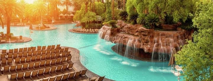 mirage pool in las vegas