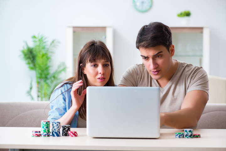 Avoid distractions when playing poker