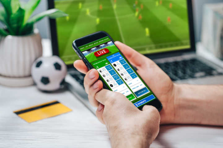 Poker and betting pros and cons