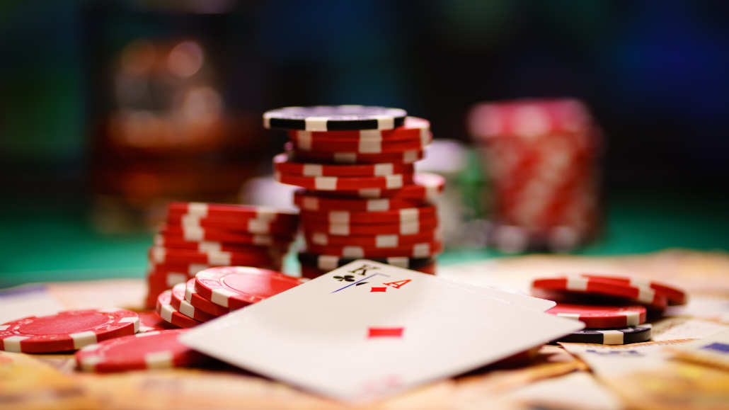 Cash Games vs. Tournaments: How to Pick Best Poker Format for You?