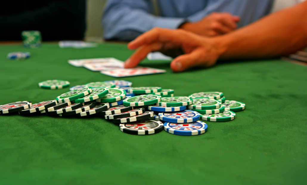 When to bluff on the river