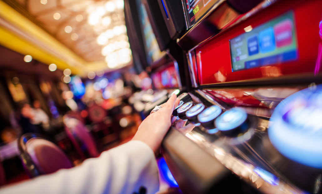 how much casinos make from slots