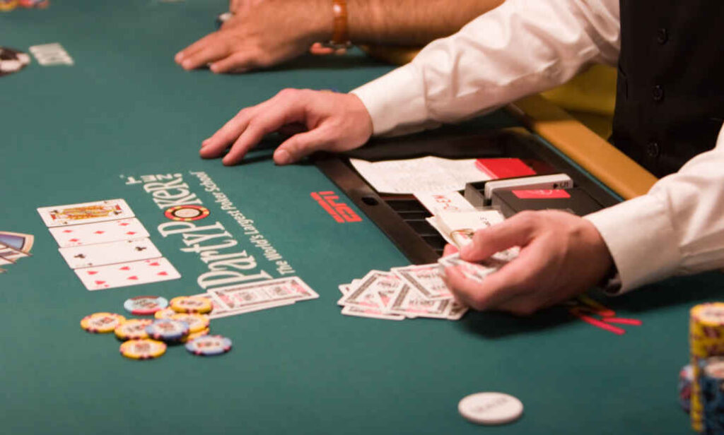 Pros & Cons of Late Registering Poker MTTs Top Tips by Upswing Poker