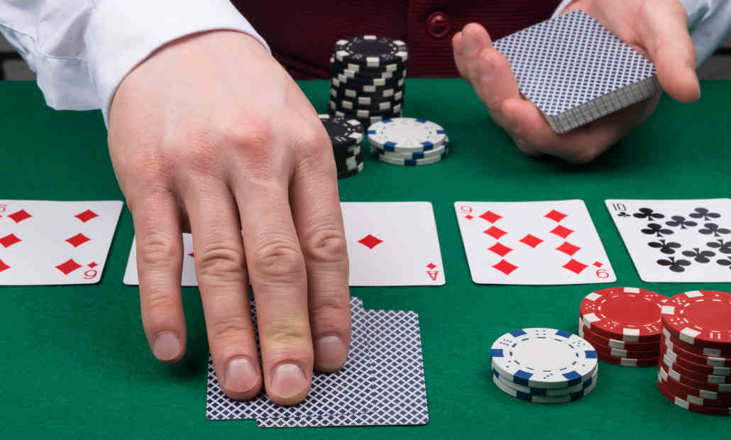 differences between holdem and casino poker