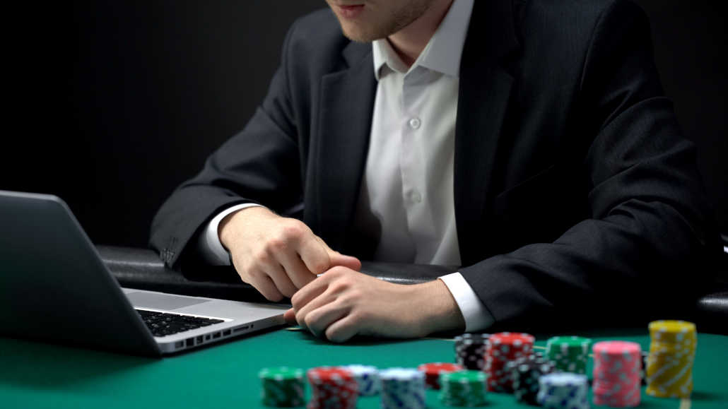 online live poker strategy