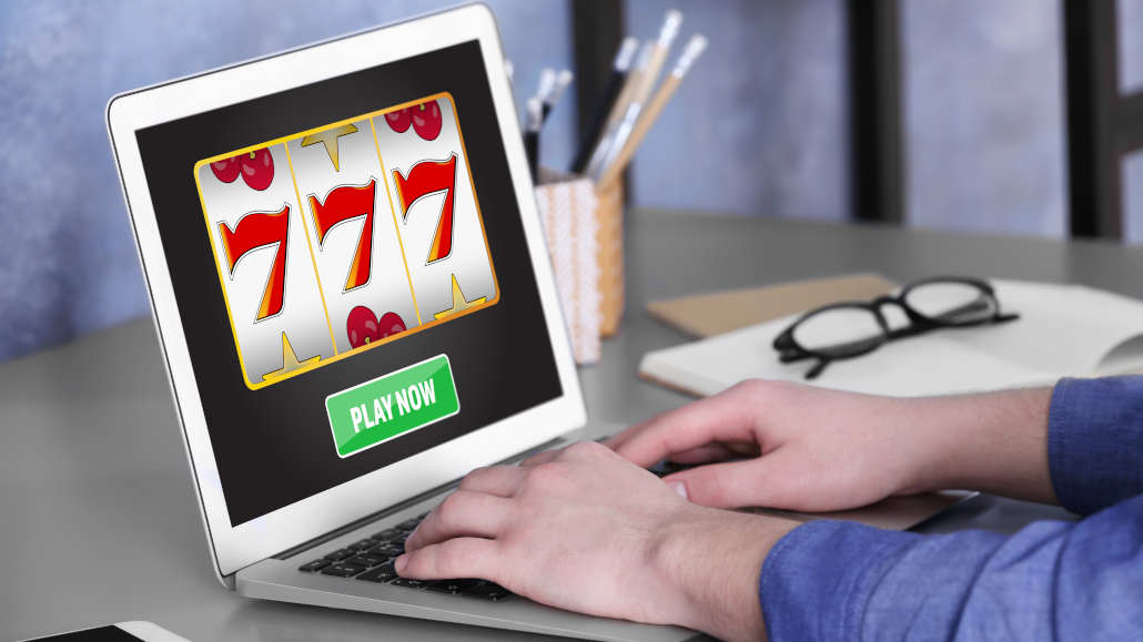 Top 4 Cons of Playing Slots Online