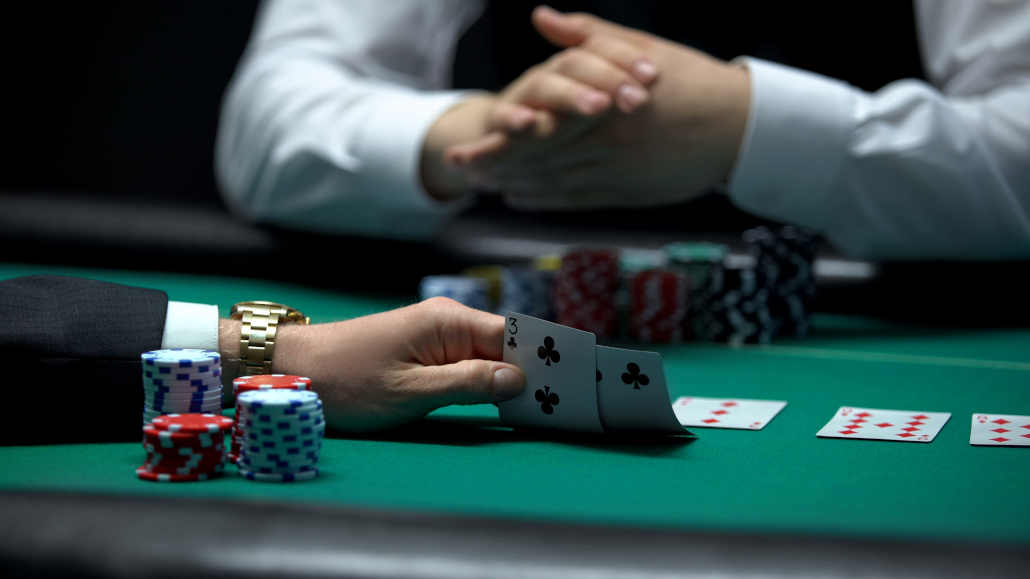 spotting bluffs in live poker