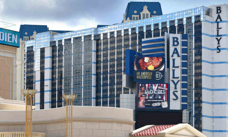 Big Slot Machine Winners - Biggest Wins Casinos Had To Pay