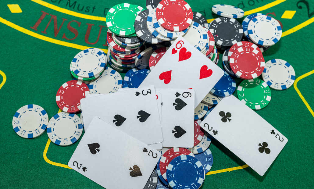 what does muck mean in poker