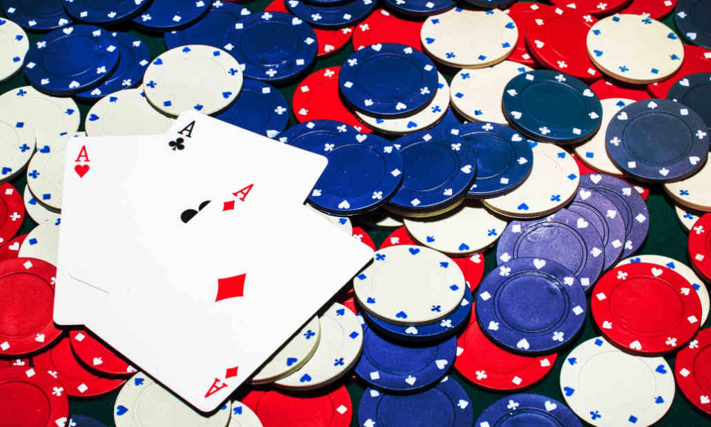 Does three of a kind beat a straight in poker why 