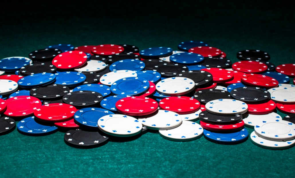 pros and cons of slow-playing in poker
