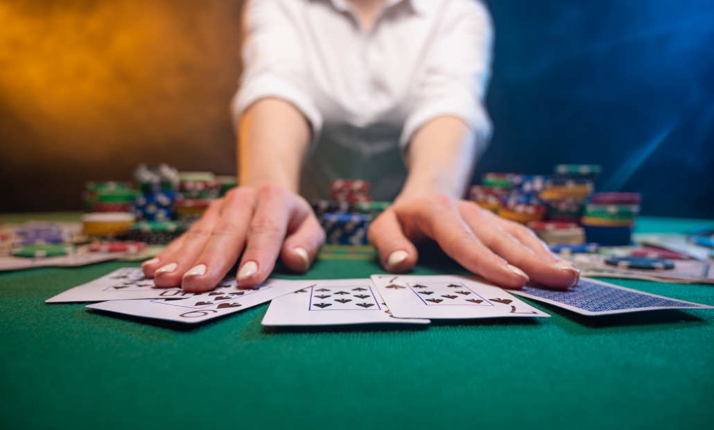 what draws casino players to poker