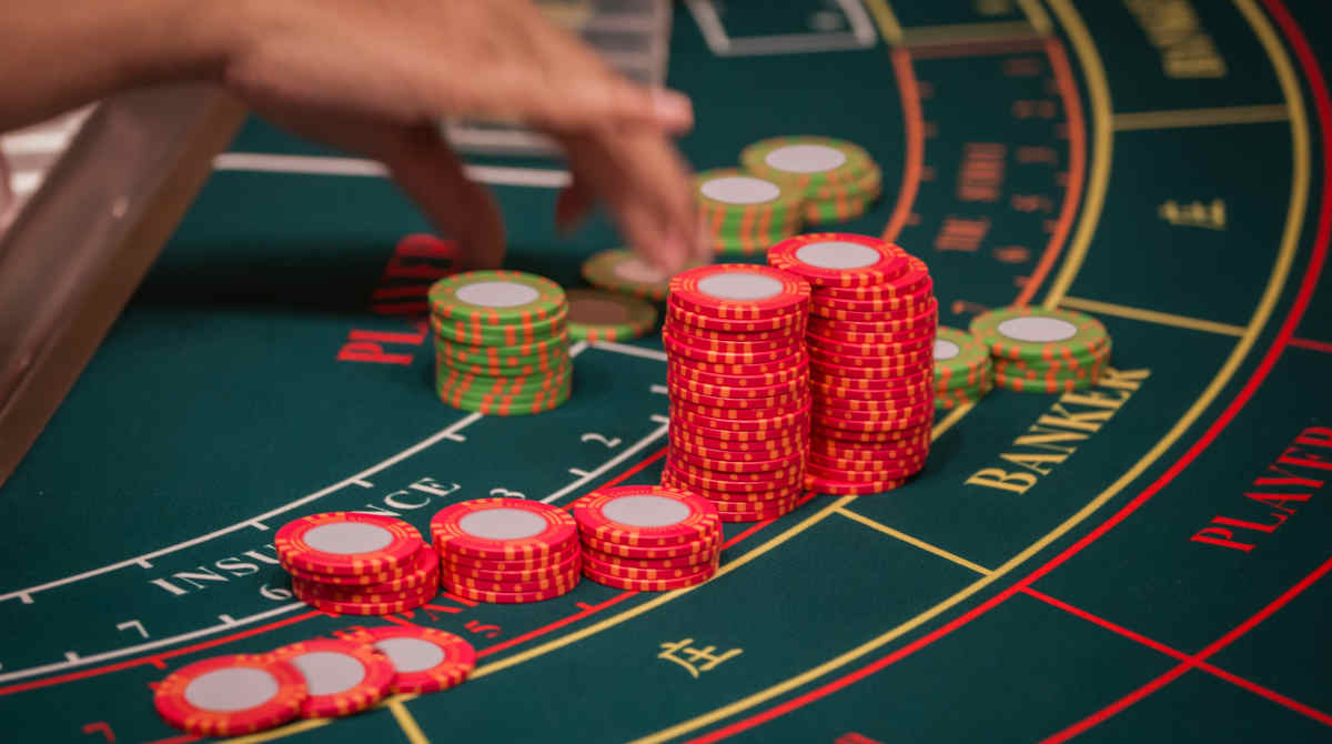is baccarat better than roulette