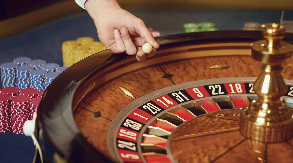 is roulette better than baccarat