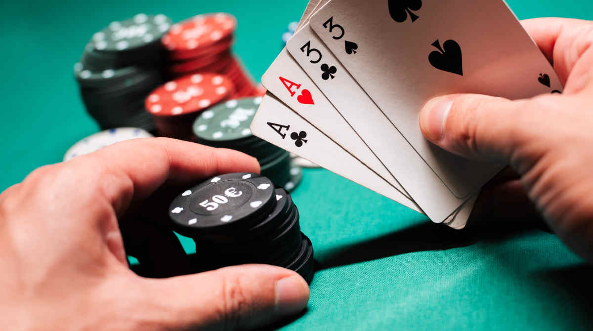 why is poker popular in casinos