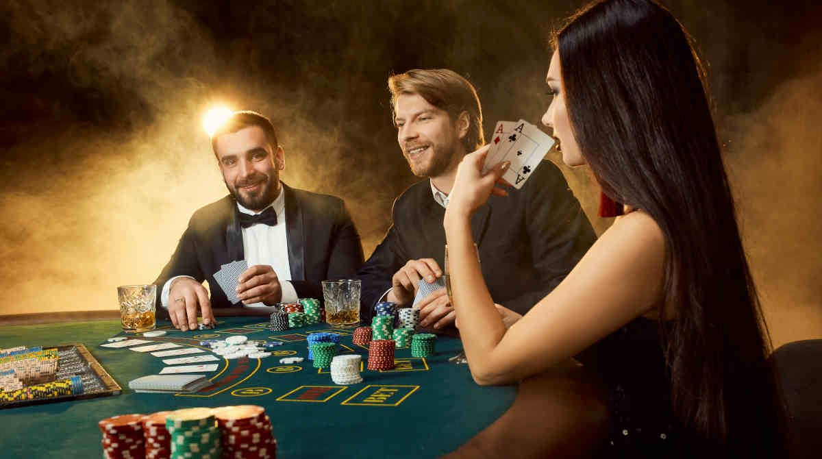 how to play 4 card poker