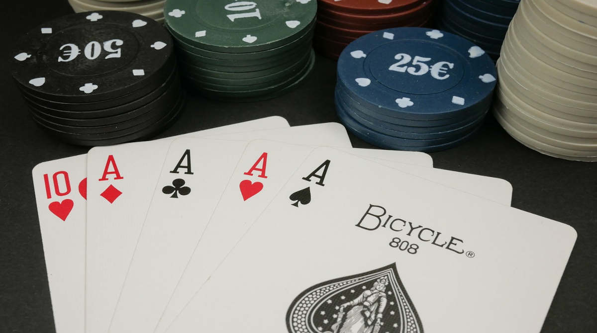 Five hole cards in draw poker