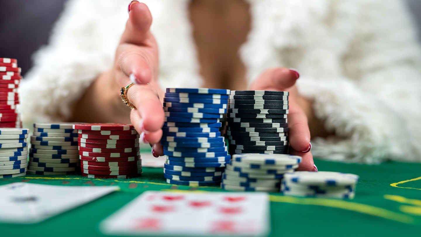 How to bet on online poker