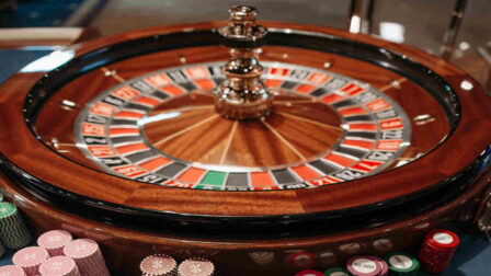 Online Slots vs Table Games