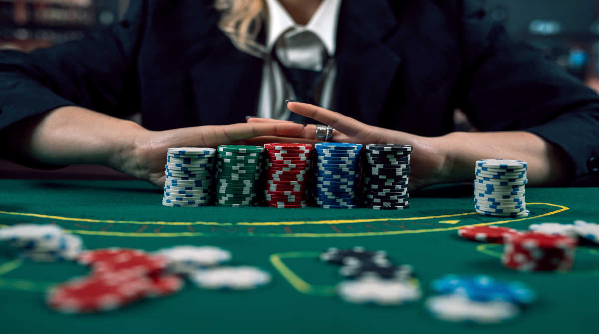 Play poker according to your stack