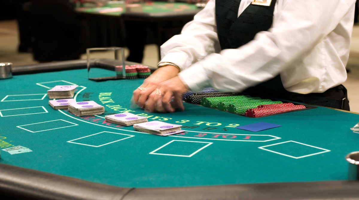 Blackjack as an alternative for poker players