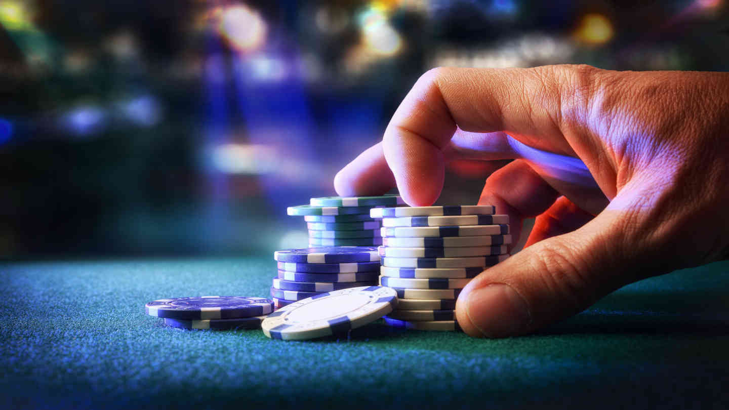 what is flat betting in baccarat