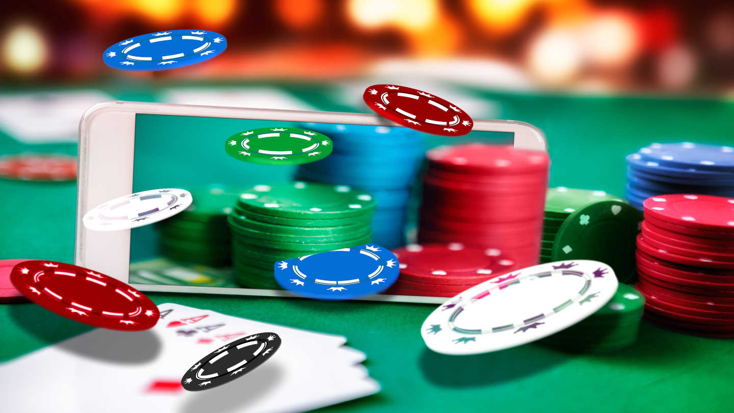 Why Online Mobile Poker Will Be Bigger Than Casino Gaming in 2025